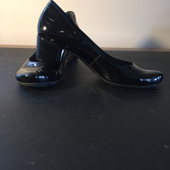 Franco Sarto black patent leather pumps - Picture 2 of 8